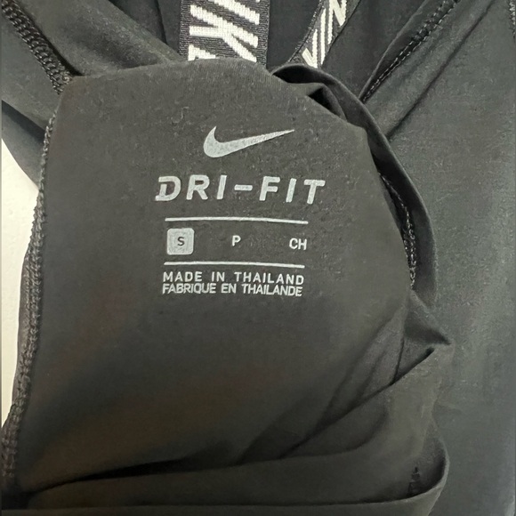 Nike Dri-fit open back athletic tank, black, EUC, sz small - Picture 3 of 4